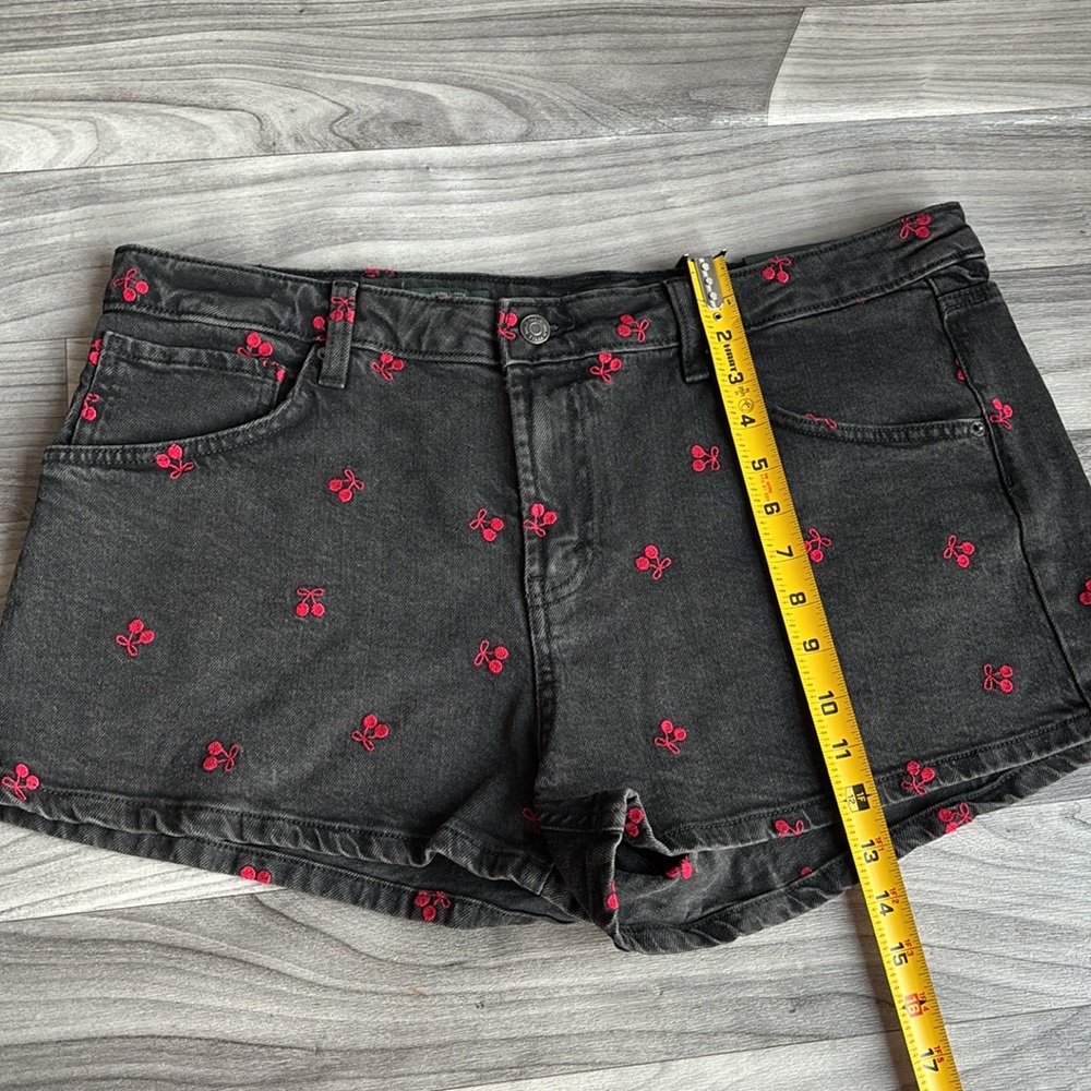 Wild Fable Black Jean Shorts with Red Embroidery - Picture 7 of 9